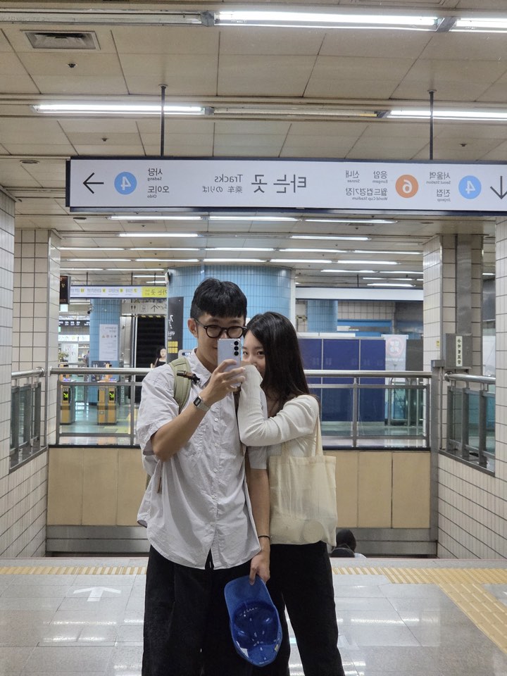 지하철 거울 셀피