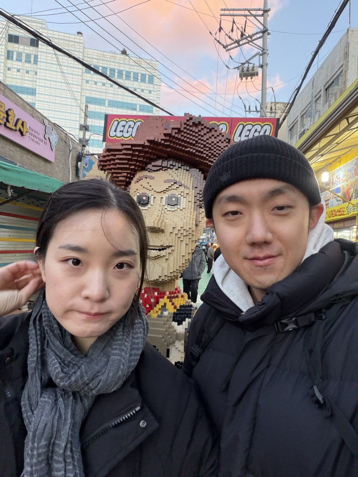 레고 앞 셀피